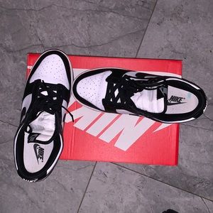 COPY - Nike dunk low in black and white . US8W